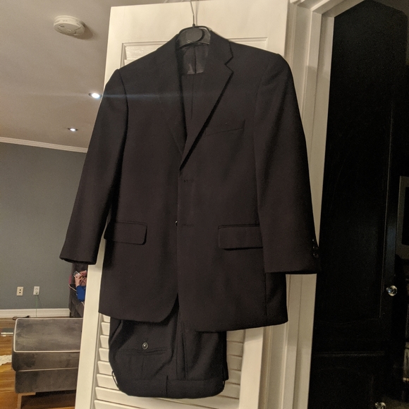 Boys suit - Picture 3 of 5